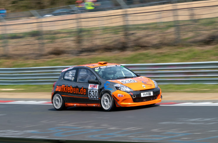 Vielversprechendes Rennen endete für aufkleben.de Motorsport mit schwerem Unfal