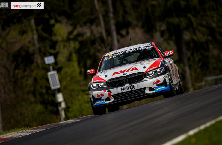 AVIA Sorg Rennsport erzielt Klassensieg und Podium beim Qualifikationsrennen