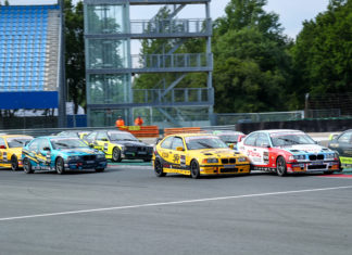 DuNot Lift Motorsport Überraschungssieger in Rennen eins