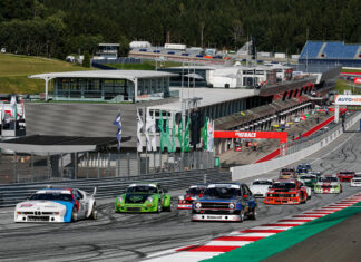 Volles Starterfeld mit 24 legendären Tourenwagen und GT-Sportwagen