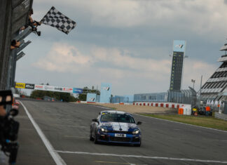 mathilda racing – Team LAVO Carwash gewinnt spannenden Langstrecken-Krimi am Nürburgring in der letzten Minute
