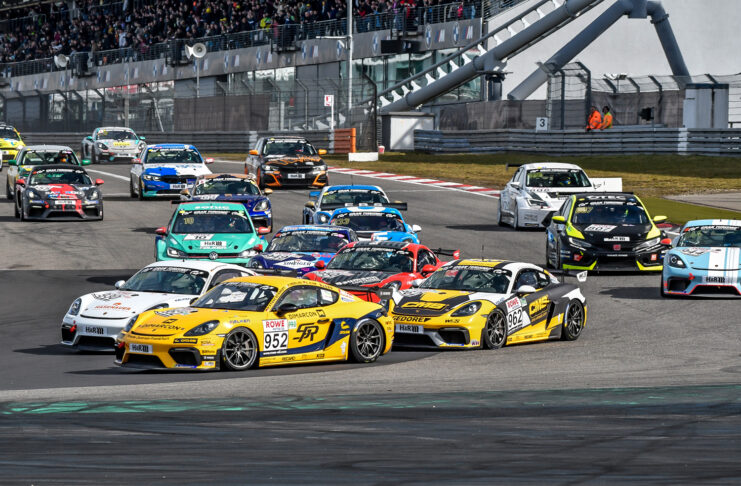 Smyrlis Racing beendet den Saisonauftakt der Nürburgring Langstrecken-Serie mit drei Podiumsergebnissen