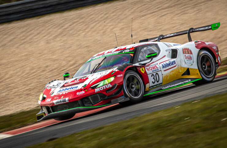 Frikadelli Racing: Gesamtrang sechs und Führungskilometer mit dem neuen Ferrari 296 GT3