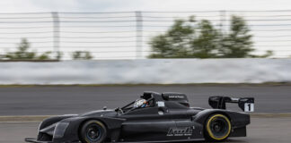 Marco Fink mit der Premiere des nova proto NP01 BMW V8 aus Frankreich