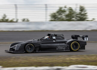 Marco Fink mit der Premiere des nova proto NP01 BMW V8 aus Frankreich