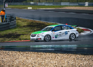 Regenschlacht am Nürburgring mit PRTC-Doppelerfolg für Robin Renz