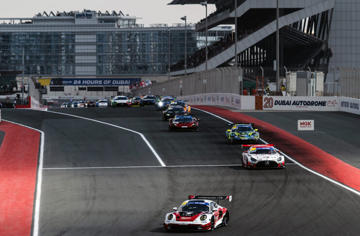 24-STUNDEN-RENNEN IN DUBAI: RAZOON GLÄNZT IM KAMPF MIT DEN WELTBESTEN GT3-TEAMS