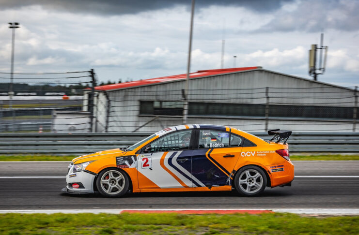 Ex-PRTC-Champion testet neuen Cruze-Rennwagen am Autodrom Most