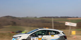 Klassensieg und Top-15-Gesamt: Erfolgreicher Saisonstart für Wacker/Kiefer