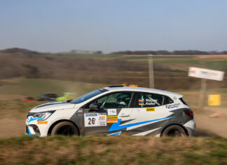 Klassensieg und Top-15-Gesamt: Erfolgreicher Saisonstart für Wacker/Kiefer