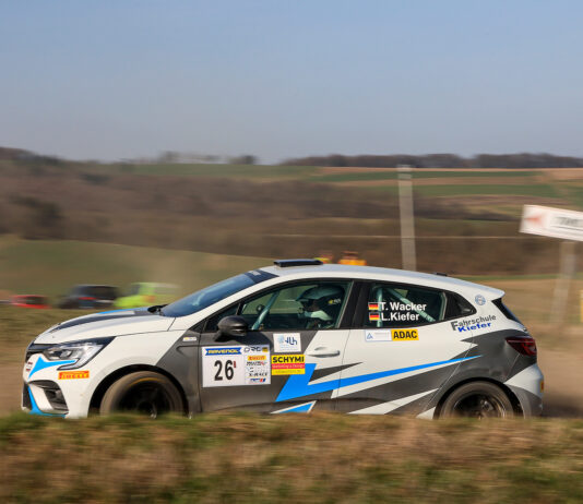 Klassensieg und Top-15-Gesamt: Erfolgreicher Saisonstart für Wacker/Kiefer