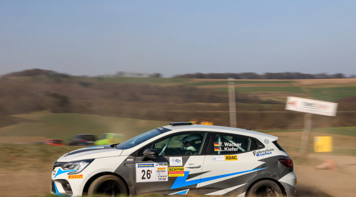 Klassensieg und Top-15-Gesamt: Erfolgreicher Saisonstart für Wacker/Kiefer