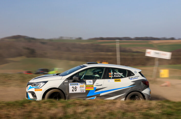 Klassensieg und Top-15-Gesamt: Erfolgreicher Saisonstart für Wacker/Kiefer