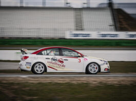 Actionreicher PRTC-Saisonauftakt am Hockenheimring mit Doppelerfolg für Rookie Kenan Hasic