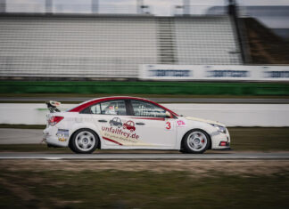 Actionreicher PRTC-Saisonauftakt am Hockenheimring mit Doppelerfolg für Rookie Kenan Hasic