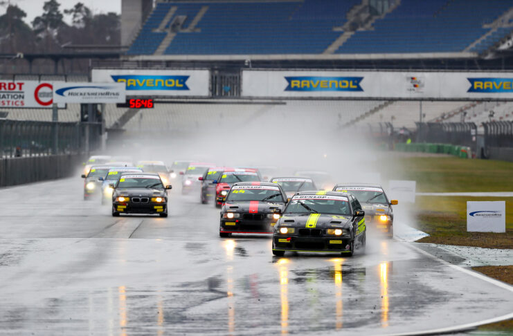 Grimm und Zeller feiern Premierensiege beim Saisonauftakt des DMV BMW 318ti Cup