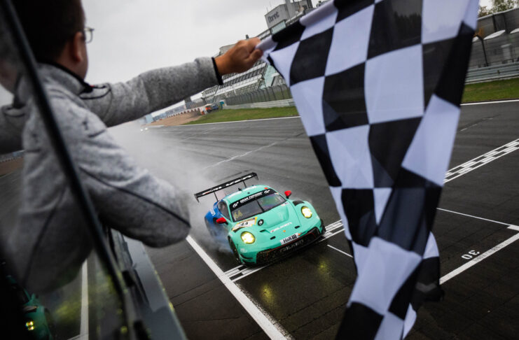 Falken Motorsports schlägt eindrucksvoll zurück